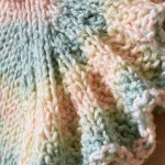 Baby Cardigan mit Rüschenärmeln