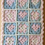 Herz Granny Square Babydecke
